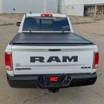 Twarda pokrywa paki tri-fold niski profil Rough Country 5'7