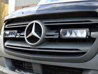 Zestaw dwóch lamp LAZER TRIPLE-R 750 (Gen2) z systemem montażu w fabrycznym grillu - Mercedes Sprinter (2018 -) - 3