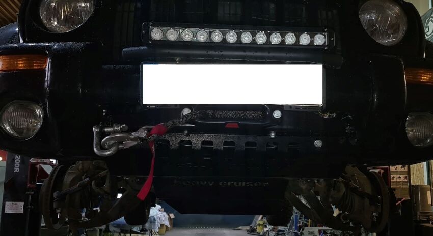 Jeep Cherokee Liberty KJ 2002-2008 osłona czołowa z płytą montażową wyciągarki aluminiowa