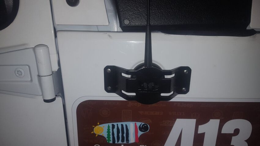 Osłona oryginalnej anteny na błotniku Jeep Wrangler JK 2007-2018