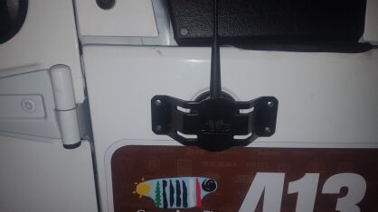 Osłona oryginalnej anteny na błotniku Jeep Wrangler JK 2007-2018