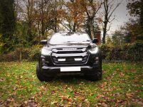 Zestaw dwóch lamp LAZER TRIPLE-R 750 (Gen2) z systemem montażu w fabrycznym grillu - Isuzu D-Max (2023 -) - 4