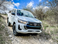 Zestaw dwóch lamp LAZER Linear 6 Elite z systemem montażu w fabrycznym grillu - Toyota Hilux (2021 -) - 3