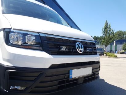 Zestaw dwóch lamp LAZER TRIPLE-R 750 (Gen2) z systemem montażu w fabrycznym grillu - VW Crafter (2017 -)