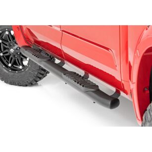 Progi, stopnie boczne czarne Rough Country Oval Nerf Steps Crew Cab