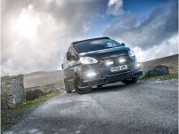 Zestaw dwóch lamp LAZER TRIPLE-R 750 (Gen2) z systemem montażu w fabrycznym grillu - Ford Transit Custom (2012 - 2018) - 2