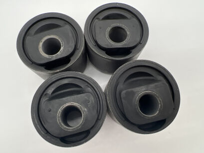 Zestaw 4 mimośrodowych tulei gumowych do Toyota HDJ80, KZJ70, HZJ78,  N4 Offroad