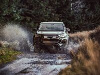 Zestaw dwóch lamp LAZER TRIPLE-R 750 (Gen2) z systemem montażu w fabrycznym grillu - Toyota Hilux GR Sport (2022 -) - 6