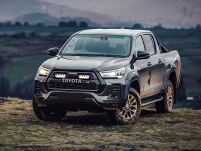 Zestaw dwóch lamp LAZER TRIPLE-R 750 (Gen2) z systemem montażu w fabrycznym grillu - Toyota Hilux GR Sport (2022 -) - 5