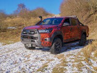 Zestaw dwóch lamp LAZER TRIPLE-R 750 (Gen2) z systemem montażu w fabrycznym grillu - Toyota Hilux Invincible X (2021 -) - 5