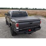 Twarda pokrywa paki tri-fold niski profil Rough Country 6' - 6