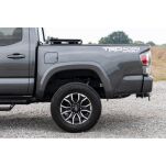 Twarda pokrywa paki tri-fold niski profil Rough Country 6' - 8