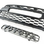 Grill z emblematem Toyota w kolorze srebrnym OFD - 2