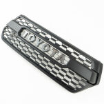 Grill z emblematem Toyota w kolorze srebrnym OFD - 5