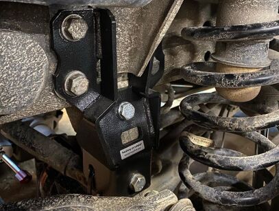 Wzmocnienie mocowania drążka panharda do ramy Jeep Wrangler JL 2018-