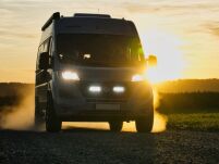 Zestaw dwóch lamp LAZER TRIPLE-R 750 (Gen2) z systemem montażu w fabrycznym grillu - Fiat Ducato (2014 -) - 4