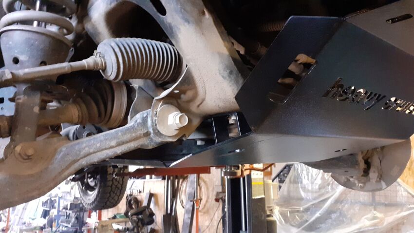 Osłona chłodnic, silnika i przedniego mostu Lexus GX470 2002-2009