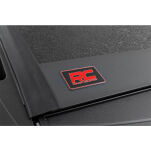 Twarda pokrywa paki tri-fold niski profil Rough Country 6'7