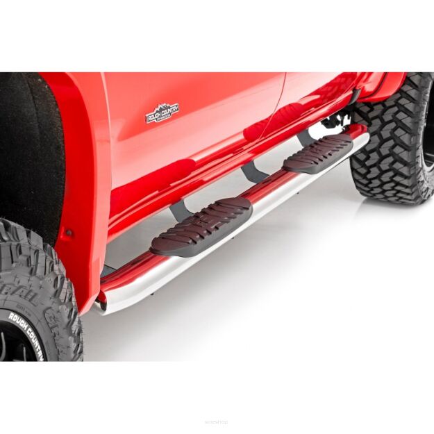 Progi, stopnie boczne srebrne Rough Country Oval Nerf Steps Crew Cab