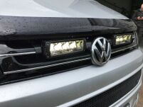 Zestaw dwóch lamp LAZER TRIPLE-R 750 (Gen2) z systemem montażu w fabrycznym grillu - VW T5 (2010 -) - 2