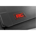 Twarda pokrywa paki tri-fold niski profil Rough Country 6'10