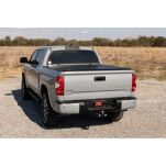 Twarda pokrywa paki tri-fold flip up Rough Country 5'7