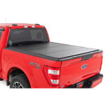 Twarda pokrywa paki tri-fold flip up Rough Country 5'7