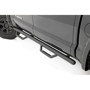 Progi, stopnie boczne czarne Rough Country Nerf Steps