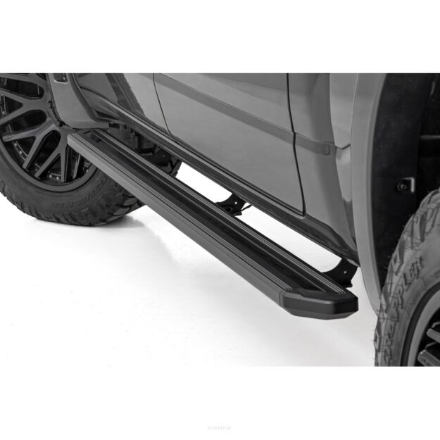 Progi, stopnie boczne Rough Country Multi-Color LED Crew Cab