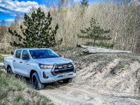 Zestaw dwóch lamp LAZER TRIPLE-R 750 (Gen2) z systemem montażu w fabrycznym grillu - Toyota Hilux (2021 -) - 5