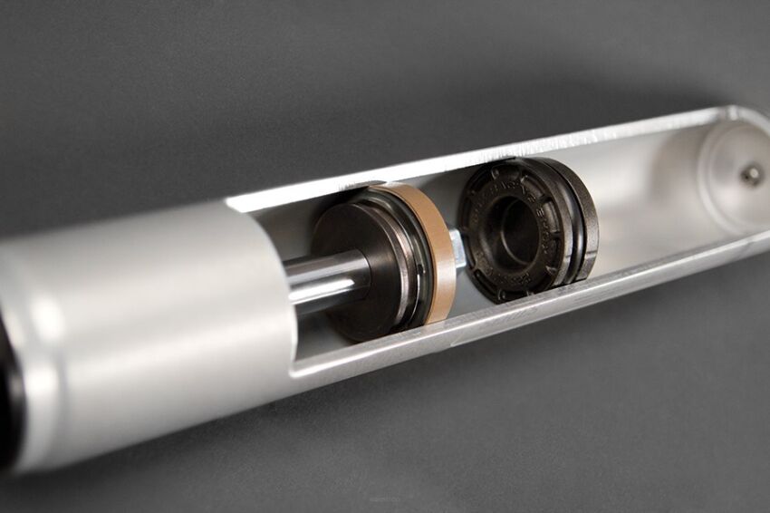 Amortyzator tylny FOX 2.0 Performance Lift 0-1.5'' - Toyota Hilux 4WD 15-17