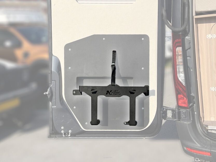 Uchwyt na krzesła Front Runner na wewnętrzny panel drzwi tylnych MB Sprinter