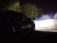 Zestaw dwóch lamp LAZER TRIPLE-R 750 Elite (Gen2) z systemem montażu w fabrycznym grillu - VW Amarok (2010 -) - 2