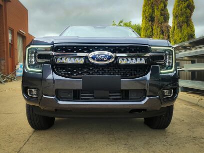 Zestaw dwóch lamp LAZER TRIPLE-R 850 Elite (Gen2) z systemem montażu w fabrycznym grillu – Ford Ranger XLT (2023 -)