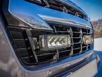 Zestaw dwóch lamp LAZER TRIPLE-R 750 (Gen2) z systemem montażu w fabrycznym grillu - Isuzu D-Max (2021 -) - 3