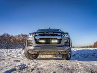 Zestaw dwóch lamp LAZER TRIPLE-R 750 (Gen2) z systemem montażu w fabrycznym grillu - Isuzu D-Max (2021 -) - 4