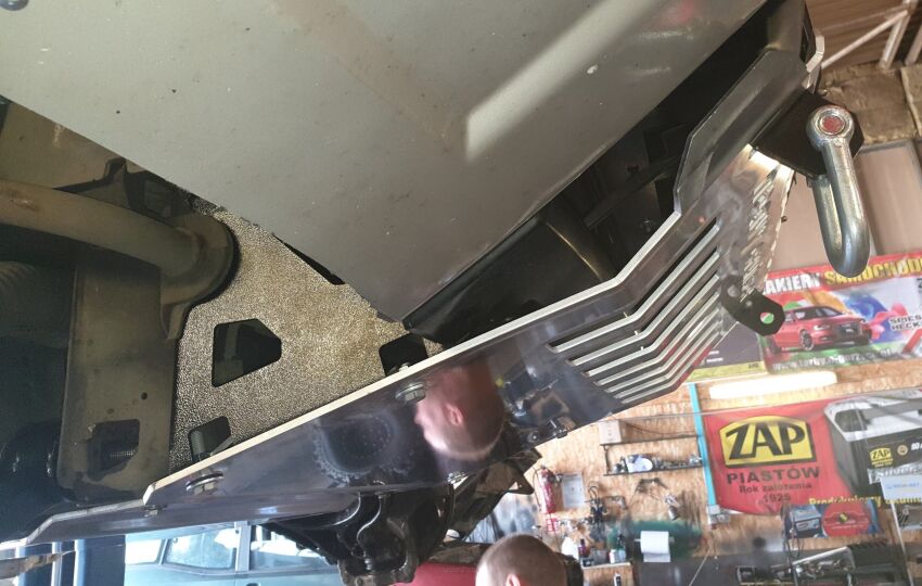 Jeep Commander XK 2005-2011 osłona czołowa z płytą montażową wyciągarki