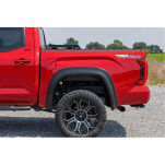 Twarda pokrywa paki tri-fold niski profil Rough Country 5'7