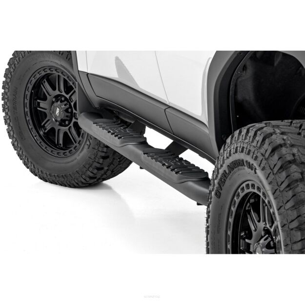 Progi, stopnie boczne czarne Rough Country Oval Nerf Steps