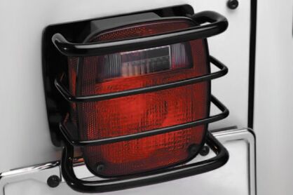 Osłony lamp tylnych Smittybilt czarne - Jeep Wrangler TJ