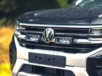 Zestaw dwóch lamp LAZER TRIPLE-R 750 (Gen2) z systemem montażu w fabrycznym grillu – VW AMAROK (2023 -) - 3