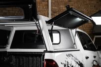 Zabudowa Bushtech Toyota Hilux (2016-present)-Double Cab blacha standard bez oświetlenia, czarna - 14