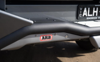 Tylny zderzak stalowy ARB Summit z czujnikami parkowania - Volkswagen Amarok (2016 -) z czujnikami parkowania i tylną kamerą - 3