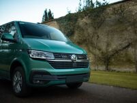 Zestaw dwóch lamp LAZER TRIPLE-R 750 Elite (Gen2) z systemem montażu w fabrycznym grillu - VW T6.1 (2019 -) - 2