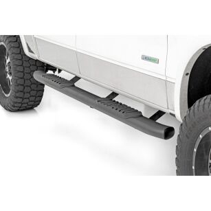 Progi, stopnie boczne czarne Rough Country Oval Nerf Steps Crew Cab
