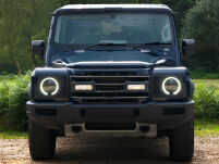 Zestaw dwóch lamp LAZER TRIPLE-R 750 (Gen2) z systemem montażu w fabrycznym grillu – INEOS GRENADIER - 7