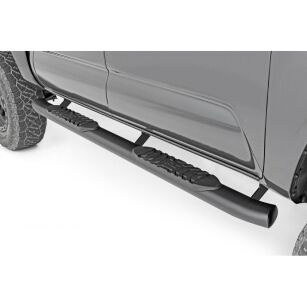 Progi, stopnie boczne czarne Rough Country Oval Nerf Steps Double Cab