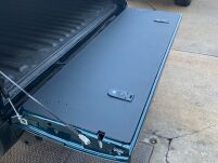 Huracan Fabrication schowek w klapie Isuzu D-Max malowany proszkowo - 2