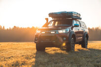 Zestaw dwóch lamp LAZER TRIPLE-R 750 (Gen2) z systemem montażu w fabrycznym grillu - Toyota Hilux (2015 - 2021) - 3