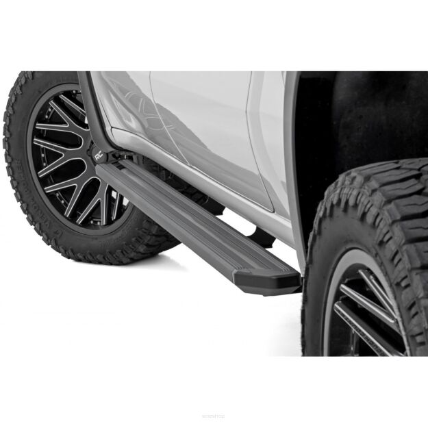 Progi, stopnie boczne Rough Country Multi-Color LED CrewMax